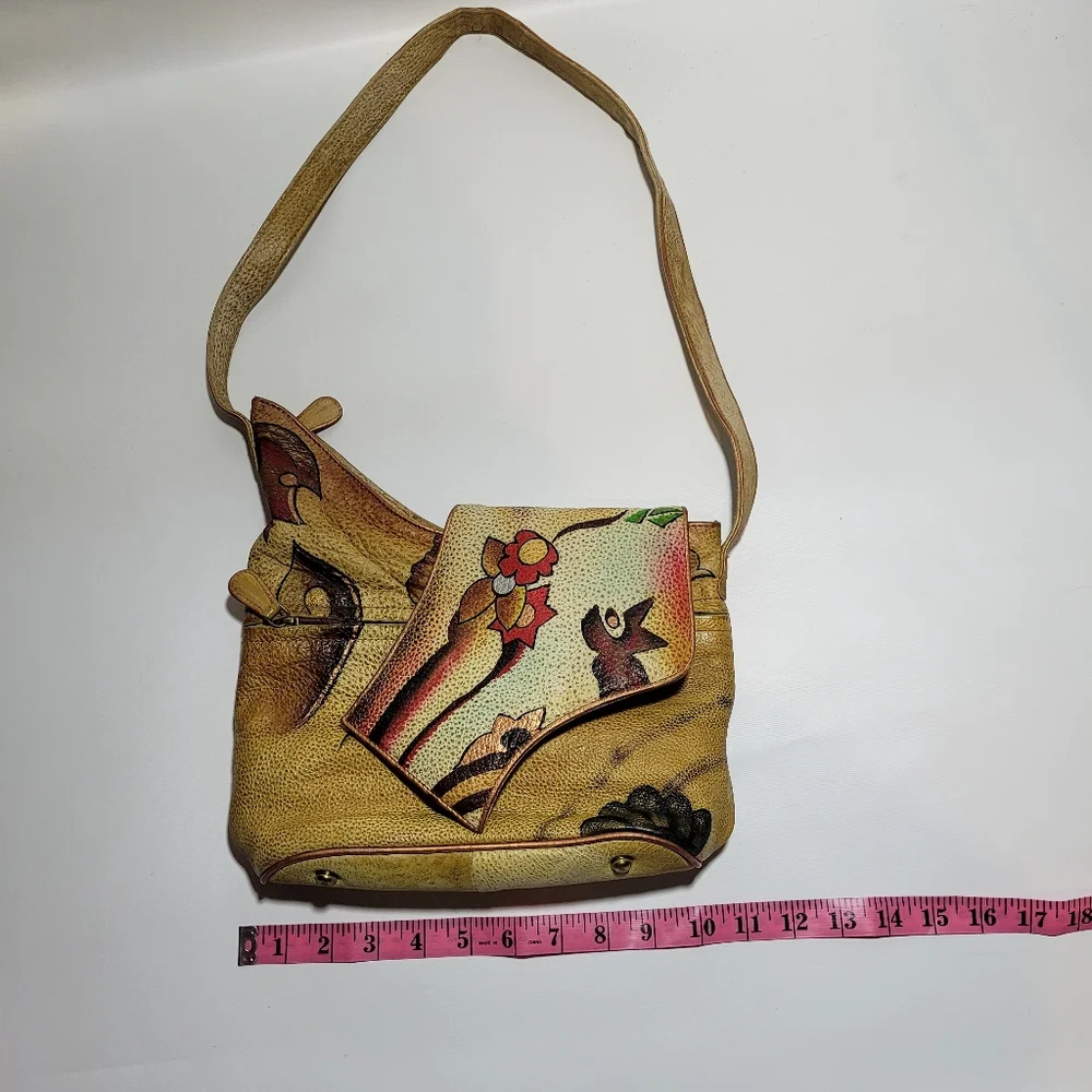Magnifique hand painted distressed multi colored womans purse w/zipper closure